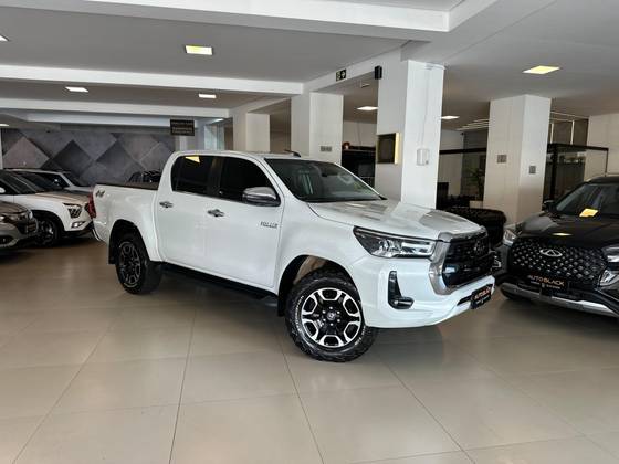 TOYOTA HILUX 2.8 D-4D TURBO DIESEL CD SRX 4X4 AUTOMÁTICO